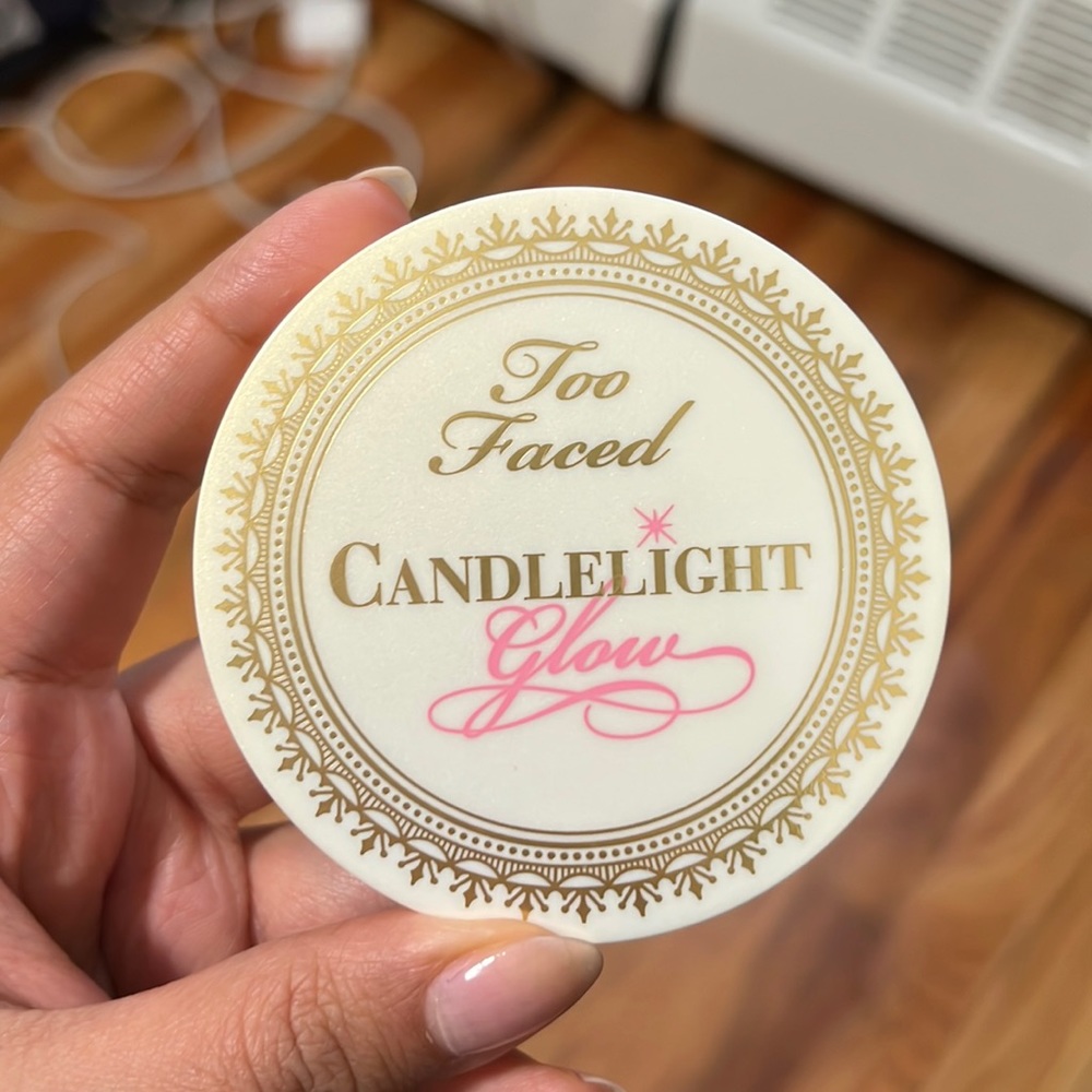 Too faced candle light glow highlighter
